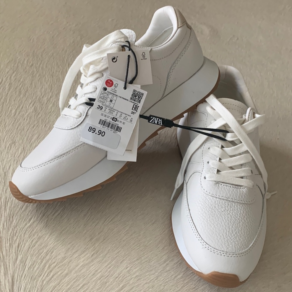 Zara size Us 8/EU 39 New with tags. With shoe bag